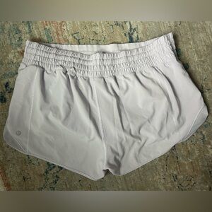 Women's Lavender Light Purple Size 12 Hotty Hot 2.5” inseam short Lululemon